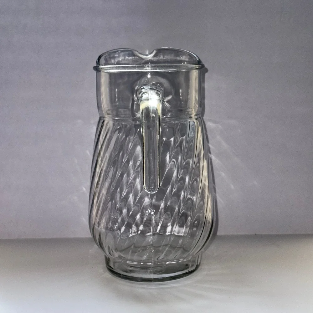 Vintage Swirl Clear Glass Pitcher 64‎ fl oz